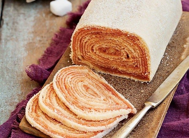 Em formato de rocambole, só que com a massa bem fininha, o doce foi criado em Recife e tem tradicionalmente recheio de goiabada. Hoje também é feito em versão de chocolate. É outro doce inspirado na culinária portuguesa: o colchão de noiva é um bolo português com massa de sabor semelhante, mas recheado de nozes e com aspecto de rocambole. Em 2007, o bolo de rolo foi reconhecido como Patrimônio Imaterial de Pernambuco.