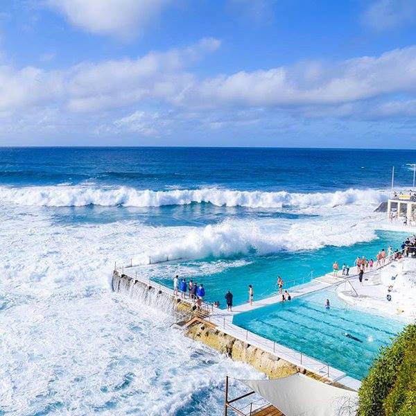 A piscina olímpica de água salgada do Bondi Iceberg Club fica em Bondi Beach, a praia mais descolada de Sydney