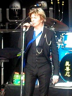 Bowie em show no anos 2002