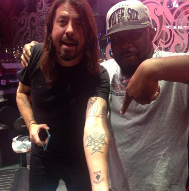 Até tatuou o símbolo do Motörhead no braço