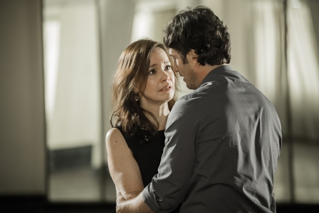 Na novela, dividida em três fases, o personagem Laerte (Gabriel Braga Nunes) se envolveu com muitas mulheres da trama e quase formou um casal com duas delas, Helena (Julia Lemmertz) e Luiza (Bruna Marquezine).   A primeira fase história girou em torno da paixão dos primos Laerte e Helena. Helena engravidou do jovem músico e os dois quase se casaram,   mas Laerte foi preso no altar por tentativa de assassinato. Mesmo com um pacto de sangue feito entre os dois, o destino não quis que eles ficassem juntos.