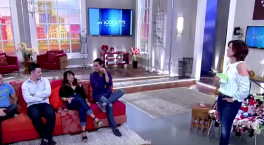 Foi brincadeira ou não? Fátima Bernardes recebeu Maria Ribeiro no ‘Encontro’ e pediu para a atriz sentar direito. Ela deu risada, mas depois explicou: “pode parecer que você está desinteressada”.