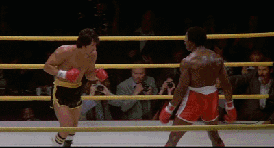 Já em ‘Rocky II – A Revanche’ (1979), Apollo pede revanche da luta, já que as pessoas o veem como piada. E claro, perde o cinturão para Rocky, numa luta bastante acirrada. 