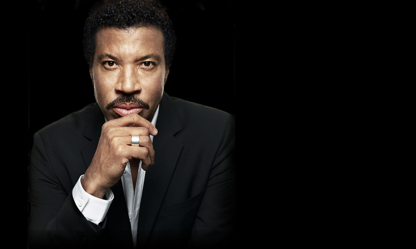 Say you, say me. Em março, o lendário Lionel Richie, grande nome do pop e da música negra dos Estados Unidos, faz três apresentações no país. Ele faz shows em Curitiba no dia 6 de março, no Teatro Positivo (Grande Auditório); no Rio de Janeiro no dia 8, na HSBC Arena; e em São Paulo no dia 9, no Ginásio do Ibirapuera.