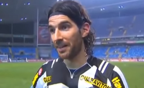 Quando o repórter que entrevistava o jogador Loco Abreu parou de prestar atenção, o jogador uruguaio o repreendeu: “não dá”.
