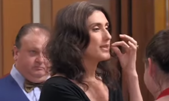 Em um episódio recente, Lucas do ‘MasterChef’ teve que ouvir Paola Carrosella lavar roupa suja na TV. O cozinheiro teria recusado um estágio no restaurante da jurada, mas não chegou a avisar da negativa. “Ao menos levanta o telefone e liga”, disse ela.