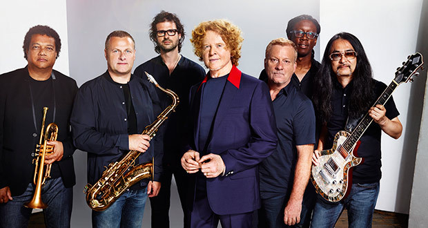 Vermelho, vermelhaço, vermelhão. De volta aos palcos no ano passado, o Simply Red lembrou dos fãs brasileiros e fará dois shows em março, dia 15, no Citibank Hall, em São Paulo; e dia 17, no Citibank Hall, no Rio.