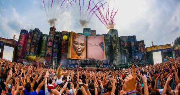 Com nomes da EDM do calibre de Axwell /\ Ingrosso, Alesso, Steve Angello e David Guetta, a segunda edição do festival Tomorrowland Brasil rola nos dias 21, 22 e 23 de abril de 2016, no Parque Maeda, em Itu. 