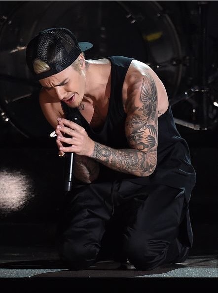 Bieber não cantou seu maior hit do momento, o probleminha 