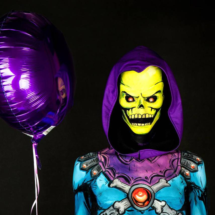 Quem é cosplayer sabe como é trabalhoso desenvolver uma fantasia. A artista canadense Kay Pike resolveu 