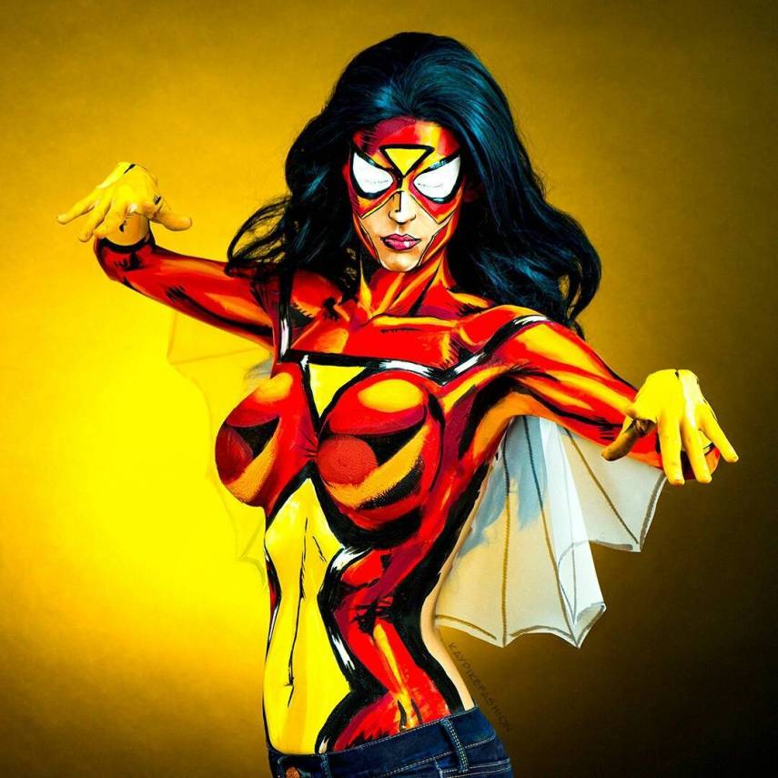 Quem é cosplayer sabe como é trabalhoso desenvolver uma fantasia. A artista canadense Kay Pike resolveu 