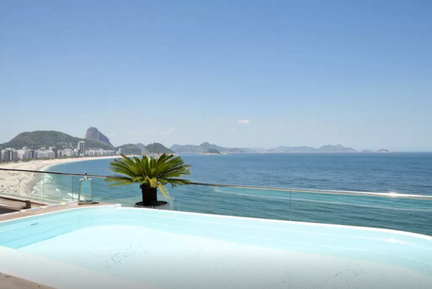 Pausa para curtir a vista desta cobertura em Copacabana!