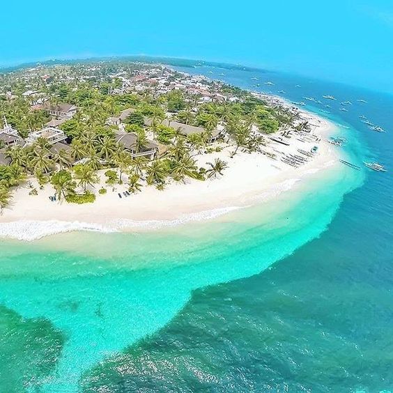 O que fazer: apesar de pequena, a cidade tem uma vida noturna agitada, especialmente no bairro Lahug. Para mergulho, vá a ilha de Malapascua e encontre praias quase desertas na ilha de Bantayan