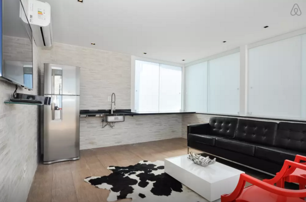Decoração da sala e da cozinha que ficam no segundo andar