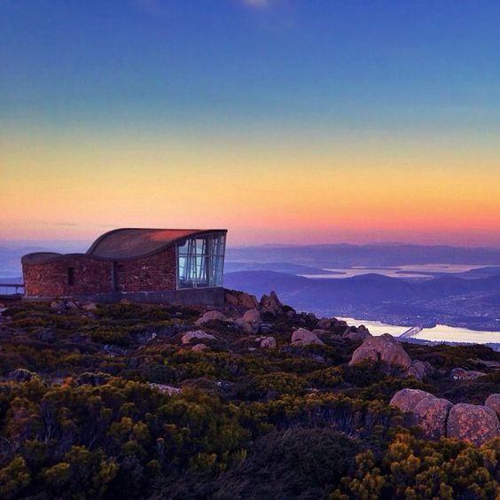 Para quem gosta de aventura, a Nova Zelândia é um prato cheio e destaque para um trilha de mountain bike que sai de Wellington, passa pelo Vale Wairarapa e chega à costa do Pacífico