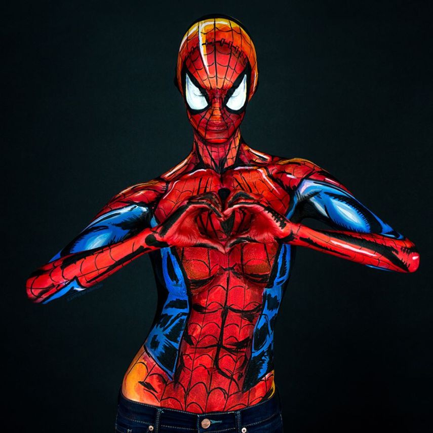 Quem é cosplayer sabe como é trabalhoso desenvolver uma fantasia. A artista canadense Kay Pike resolveu 