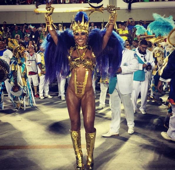Apresentadora exibiu fantasia ousada como rainha de bateria da Vila Isabel, no Rio de Janeiro