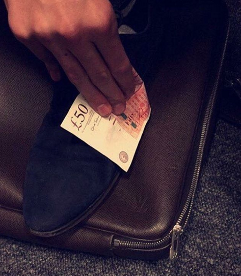 Na conta @richkidslondon, jovens ricos e intocáveis da capital britânica esfregam suas vidas luxuosas na cara dos mais de 46 mil seguidores e meros mortais.
