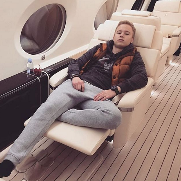 Na conta @richkidslondon, jovens ricos e intocáveis da capital britânica esfregam suas vidas luxuosas na cara dos mais de 46 mil seguidores e meros mortais.