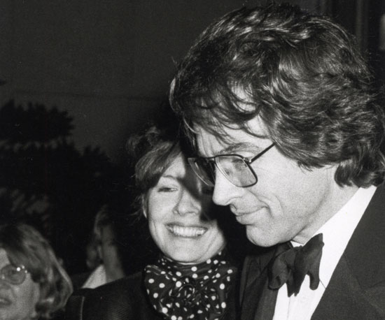 A atriz Diane Keaton ao lado do namorado Warren Beatty