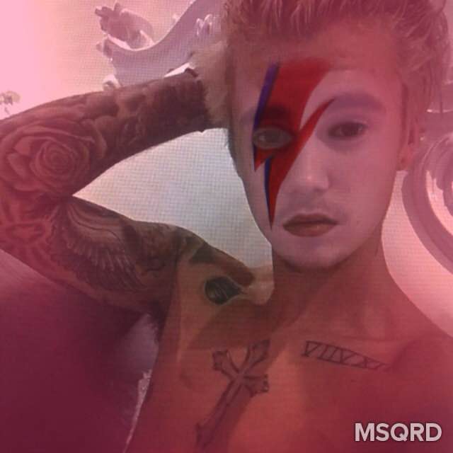 Justin Bieber com raio de David Bowie