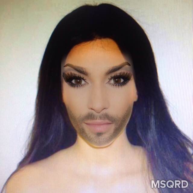 Cantora e socialite são bem parecidas na vida real. Kim Kardashian como Conchita Wurst.