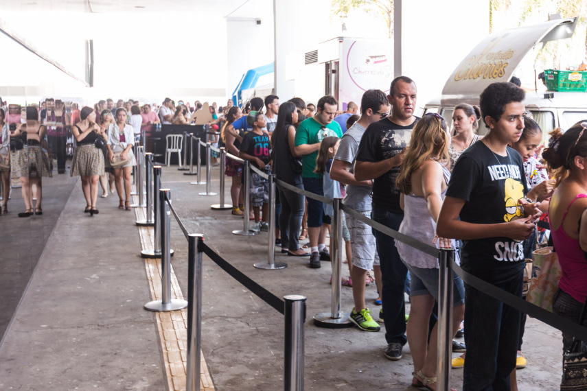 A fila é grande. O melhor é comprar ingresso e chegar ao local no horário, para não passar muito tempo esperando