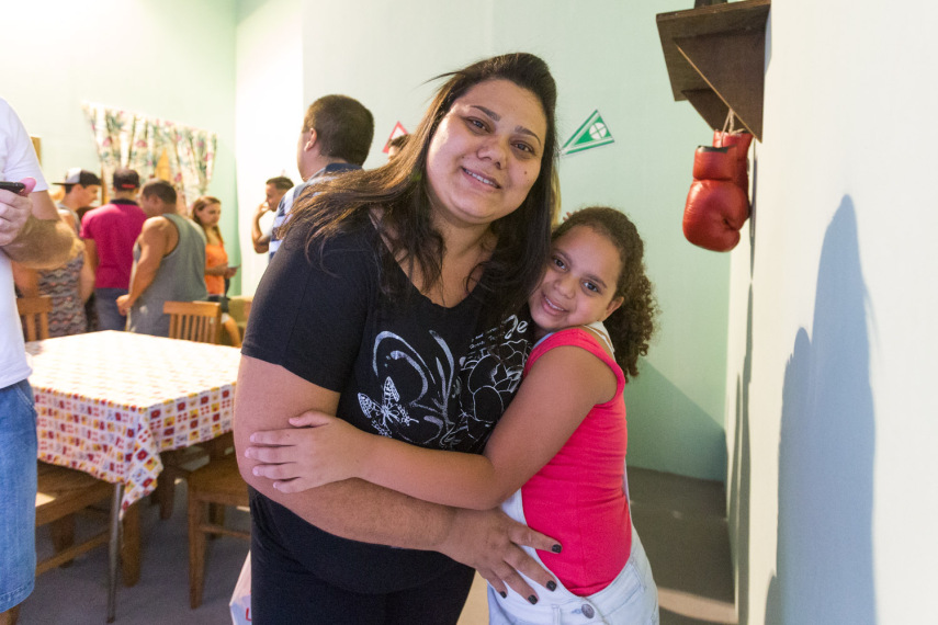 Mãe e filha, Elizabete e Kimberly não perdem um episódio