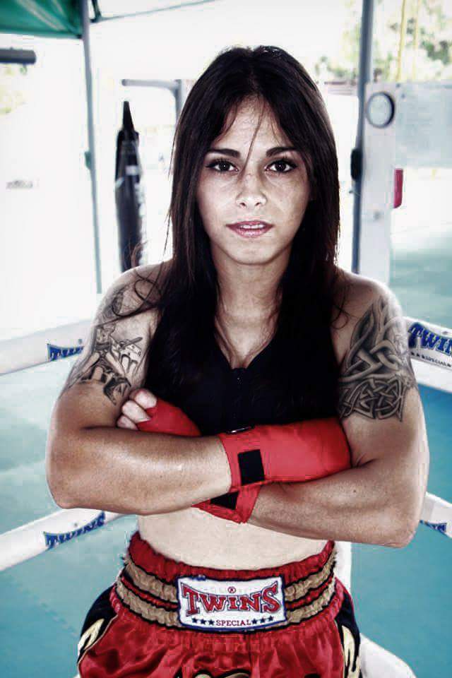 A lutadora de Muay Thai quase desistiu do esporte no Brasil por falta de incentivo