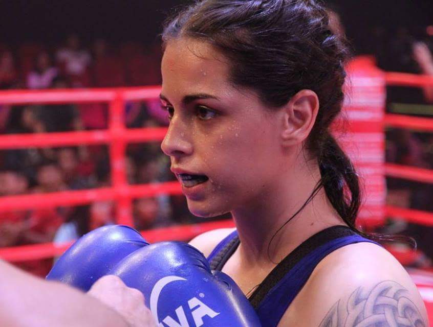 Juliana Rosa, 28 anos, é lutadora profissional de Muay Thai e coleciona títulos no Brasil e no mundo