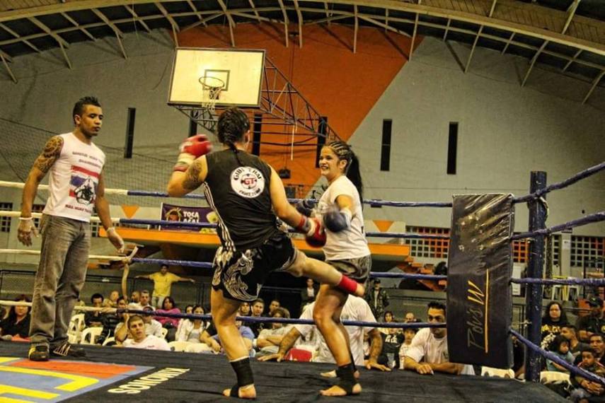 Se no Brasil ela lutava de uma a duas vezes ao ano, na Tailândia pode competir todo mês