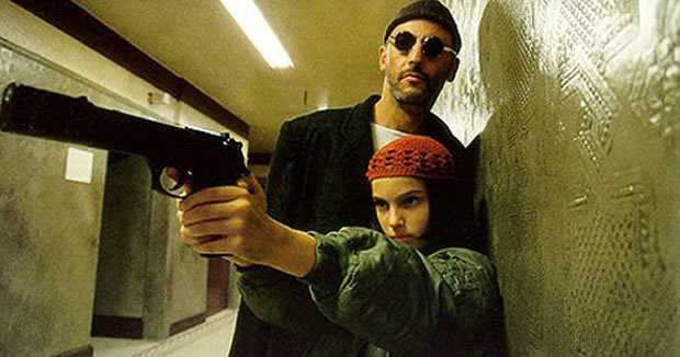 Filmes de ação geralmente são esquecidos pela Academia. Mas esta história de Leon (Jean Reno) merecia mais atenção, principalmente pela atuação de Natalie Portman como Mathilda, então com apenas 12 anos.