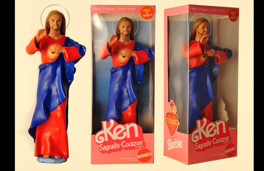 Os artistas Marianela Perelli e Emiliano Paolini transformaram os bonecos Ken e Barbie em figuras religiosas