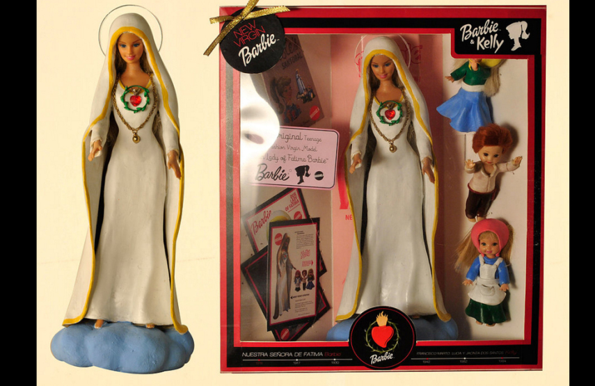 Os artistas Marianela Perelli e Emiliano Paolini transformaram os bonecos Ken e Barbie em figuras religiosas