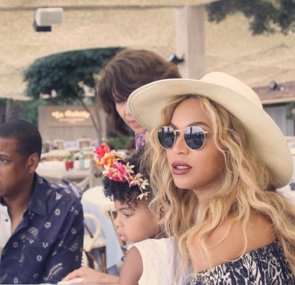O nome da filhinha dos astros é Blue Ivy