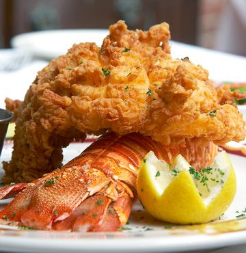 A fritada novaiorquina do restaurante Norma’s é caríssima por ter como ingredientes garras de lagosta e 10 gramas de caviar Sevruga com seis ovos. Por conta da variedade Sevruga ser a terceira mais caro do mundo (atrás apenas do Beluga e do Ossetra), o prato custa em torno de mil dólares