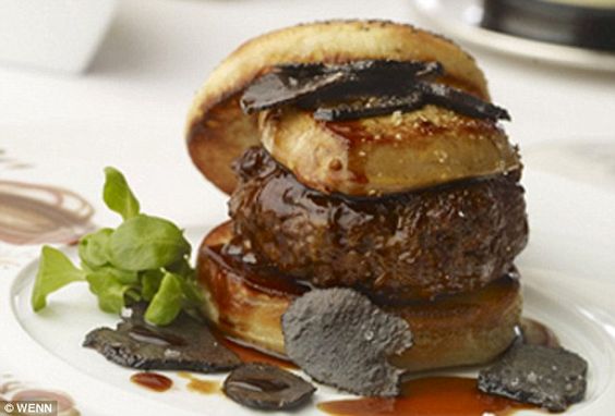 O que acontece em Vegas, fica em Vegas, mas este Hambúrguer é famoso no mundo todo como o mais caro dos EUA. O FleurBurger custa em torno de 5 mil dólares e contém kobe beef, foie gras e trufas negras dentro de um brioche amanteigado