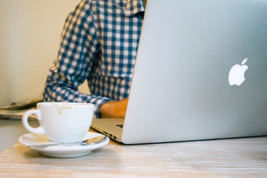  Encontros devem ser momentos de diversão. Você vai conhecer pessoas pela internet, mas nem sempre elas serão o amor da sua vida. É importante não levar as falhas como grandes decepções