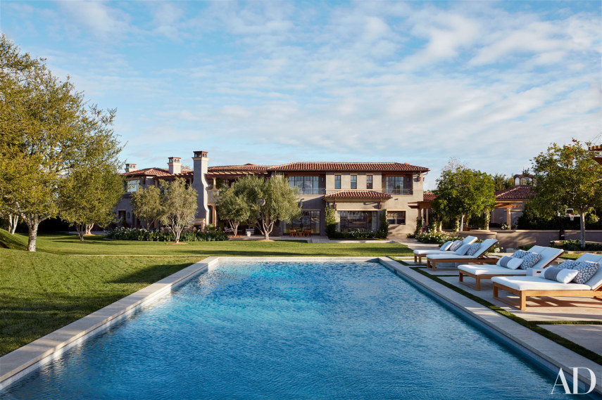 Vista da piscina da mansão de 11,5 mil m² de Kourtney, a mais velha das irmãs Kardashian