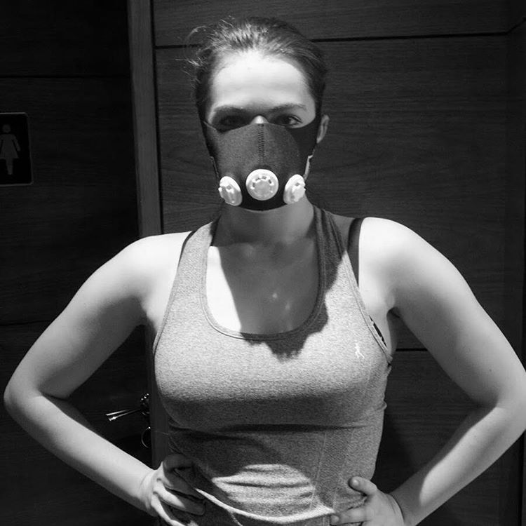 Máscara que simula alta altitude parece com a usada por Hannibal Lecter. Você usaria?