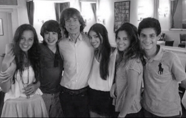 O líder dos Stones é pai de sete filhos. O caçula é o adolescente Lucas Jagger, que teve com a apresentadora Luciana Gimenez em 1999.
