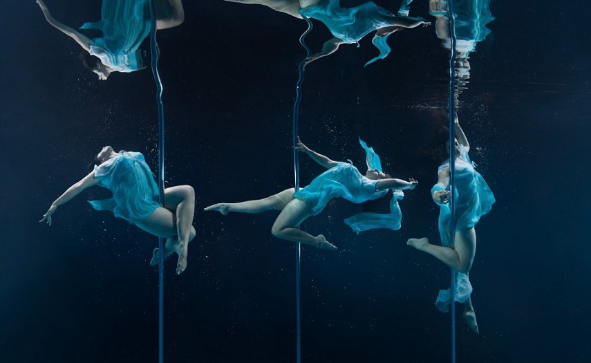 O fotógrafo australiano Brett Stanley passou 10 horas na piscina para ensaio fotográfico de pole dance