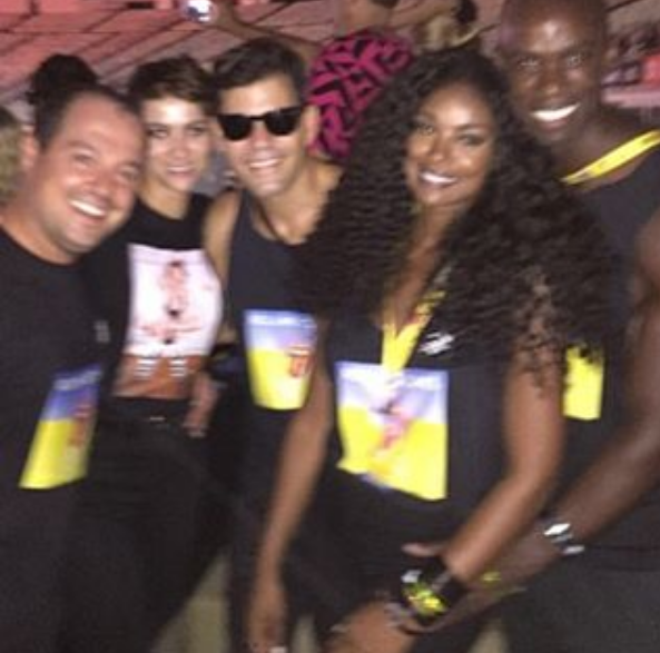 Cris Vianna e Juliano Cazarré com amigos
