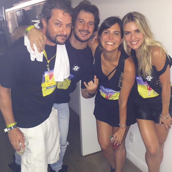 Marcelo Serrado e Monique Alfradique com amigos