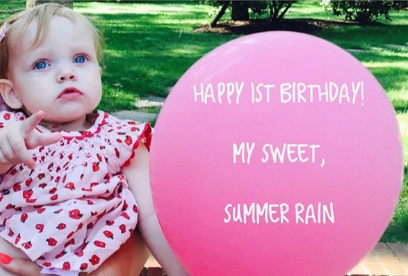 Cantora e ator têm uma filha chamada Summer Rain. Christina também é mãe de Max