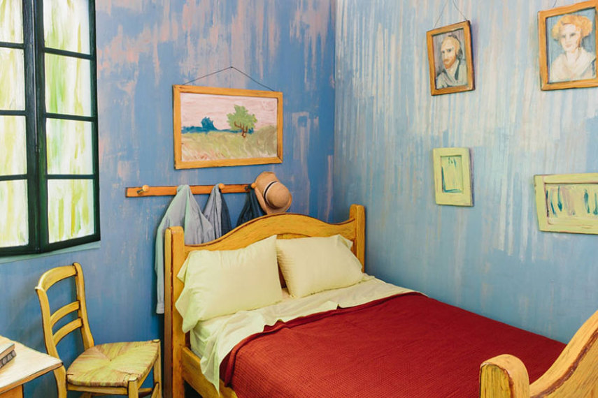 Réplica do famoso quarto de Van Gogh em Arles, na França, recriado por artistas do Instituto de Arte de Chicago