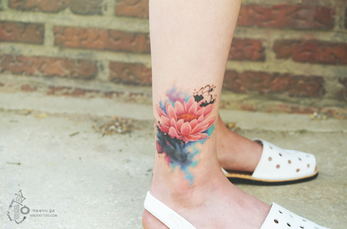 Tatuadora coreana Silo faz desenhos que mais parecem aquarelas