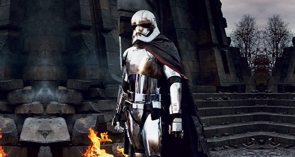 6. Gwendolin Christie aprovou a armadura da   capitã Phasma, afirmando que ela não era   feminilizada. Ela quis encontrar uma outra   maneira de mostrar o gênero de sua personagem,   já que ela jamais retira sua máscara.