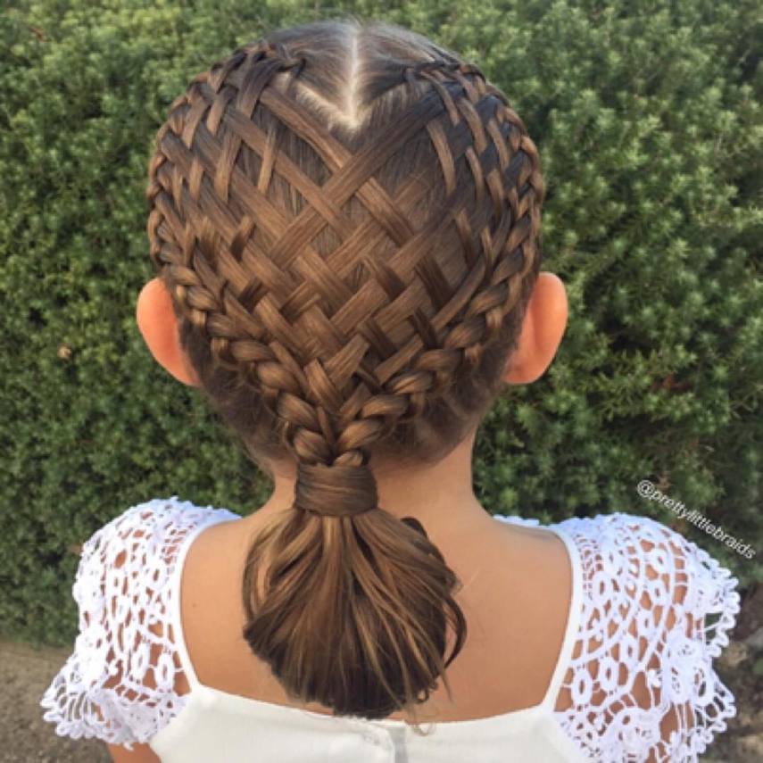 Shelley Gifford parece fazer mágica no cabelo da filha Grace