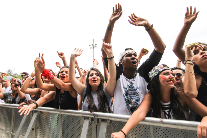 Público no segundo dia de Lolla